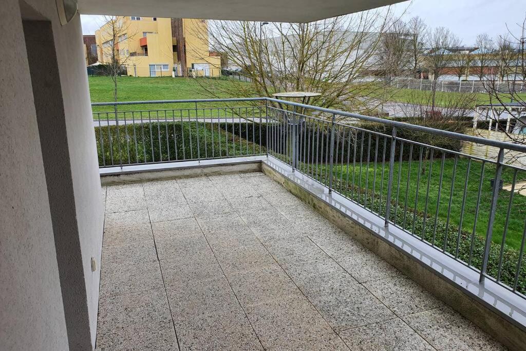 Val-de-Reuil Appartement Contemporain Renove A Neuf Avec Cuisine Equipe - Val De Reuil מראה חיצוני תמונה