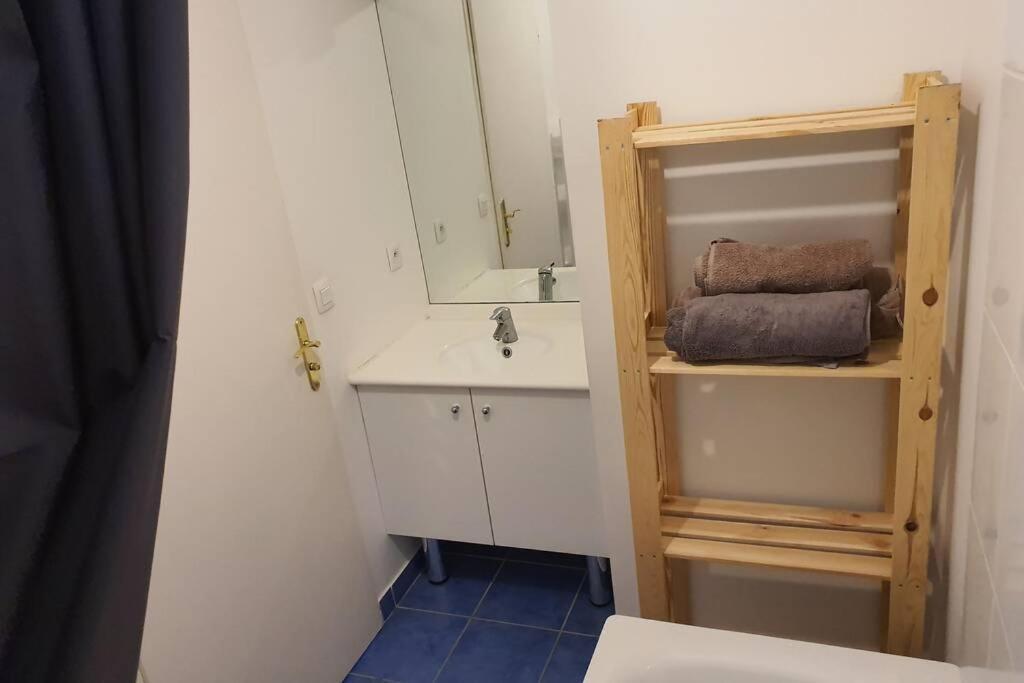 Val-de-Reuil Appartement Contemporain Renove A Neuf Avec Cuisine Equipe - Val De Reuil מראה חיצוני תמונה